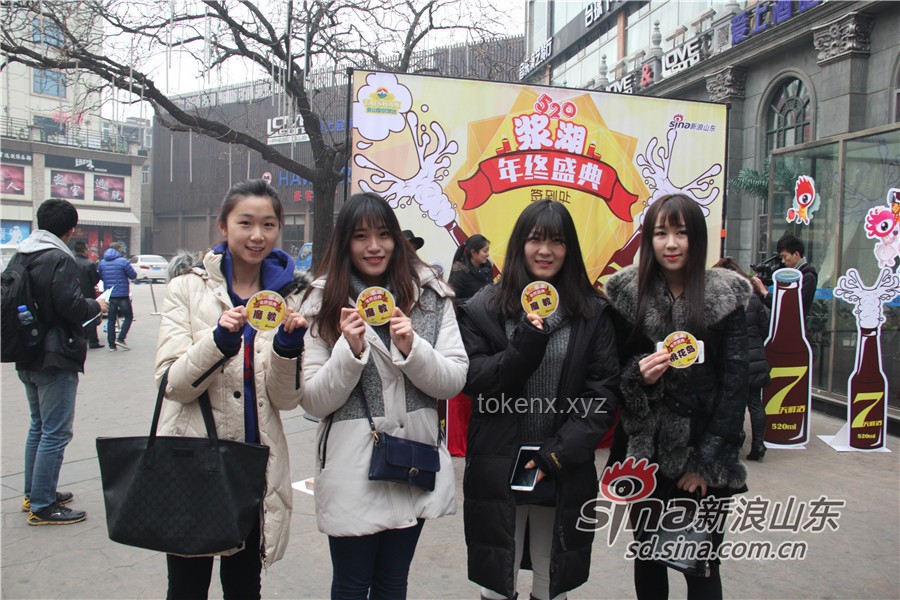 520爱的传递：女生以花为媒，夜市创新摆摊记